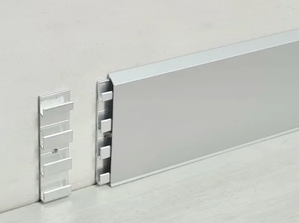 Алюминиевый плинтус Fezard Кабельный ALP-С70 Алюминий 70*10*2500 мм в Новосибирске