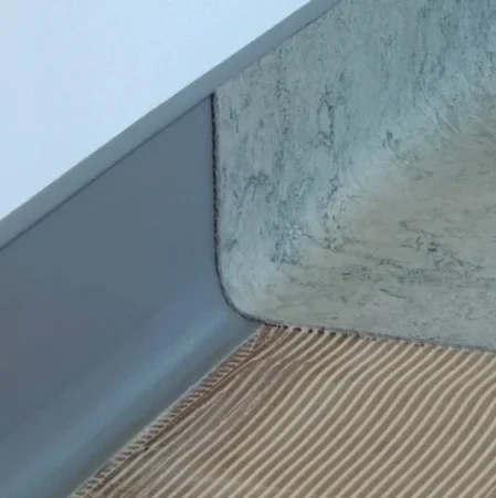 Коннелюрный односоставной плинтус Bonkeel Prof Серый (95х2700мм) в Новосибирске