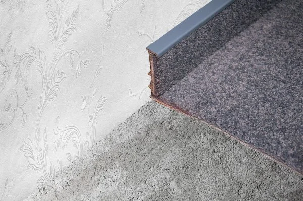 Плинтус для ковролина Korner Listwa 108 Графит 2,5м (50мм) в Новосибирске