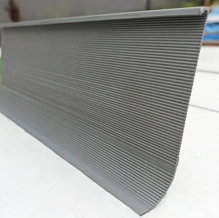 Коннелюрный односоставной плинтус Bonkeel Prof Серый (95х2700мм) в Новосибирске