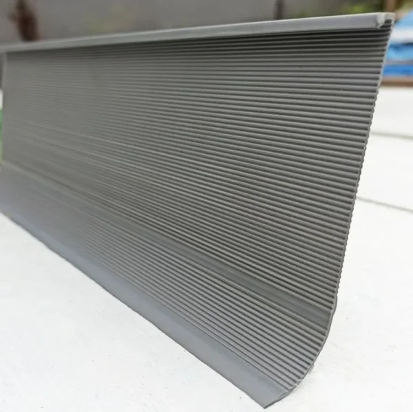 Коннелюрный односоставной плинтус Bonkeel Prof Серый (95х2700мм) в Новосибирске