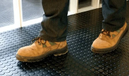 Противоскользящее резиновое покрытие Пятачки (1,2х10м) в Новосибирске