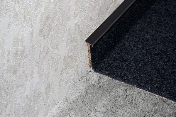 Плинтус для ковролина Korner Listwa 109 Черный 2,5м (50мм) в Новосибирске